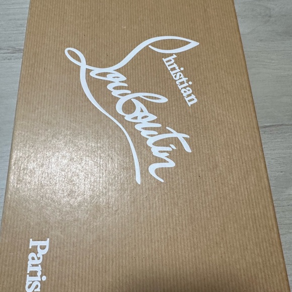 Selling Christian Louboutin patent leather pumps.  Will fit size 8.5 - Picture 7 of 9